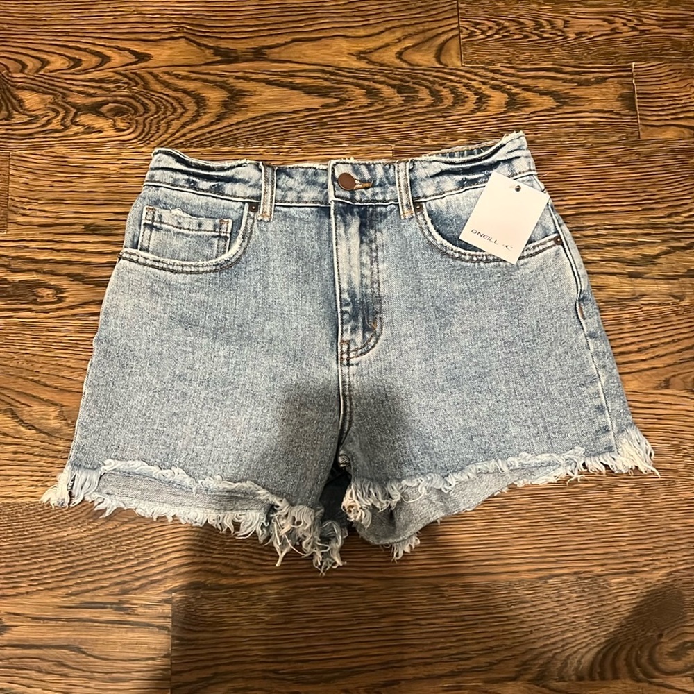 NWT! Women’s O’Neill Denim Shorts! Size 27.
